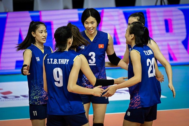 Vietnamese women's volleyball team faces Thailand at SEA V.Cup 2026. Photo: VFV