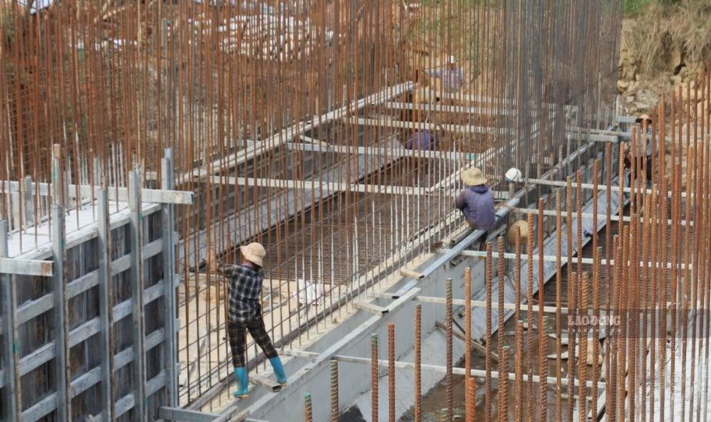 Dự án đường Hoàng Sa - Dốc Sỏi, tổng mức đầu tư 3.500 tỉ đồng, đang gặp nhiều khó khăn trong quá trình thi công do vướng mắc giải phóng mặt bằng. Ảnh: Đông Giang.