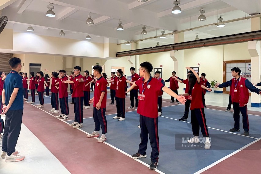 According to the Ministry of Education and Training, teachers assigned to nurture excellent students are converted to 1 lesson of teaching directly or online, with a maximum of no more than 2 standard periods. Illustrative photo: Tuong Van