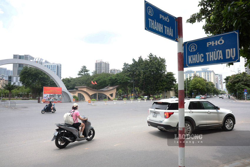 Thanh Thai - Khuc Thua Du street area (Cau Giay ward, Hanoi). Photo: Duong Anh