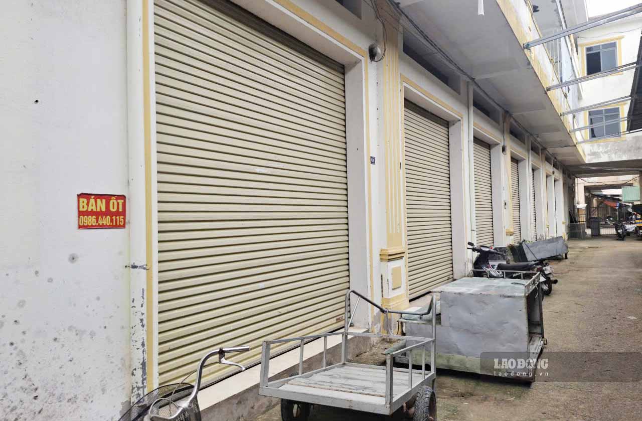 Rất nhiều ki ốt ở chợ Bình Hương đóng cửa. Ảnh: Trần Tuấn