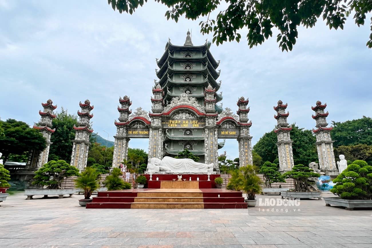 Linh Ung Pagoda is a spiritual destination chosen by many tourists when coming to Da Nang. Photo: Thuy Trang