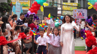 The principal does not encourage parents to send their children to study before the 1st grade program. Photo: Thanh Binh