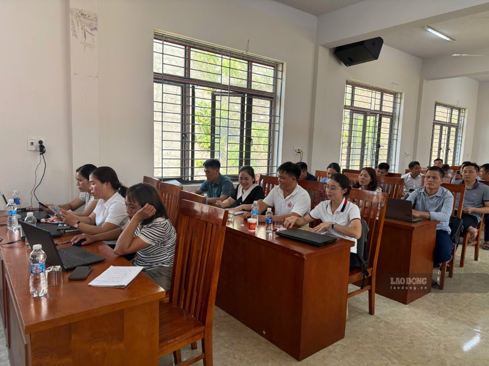 Many village heads and officials in Duc Nhan commune, Phu Tho province are trained in AI after the merger. Photo: Minh Chuyen