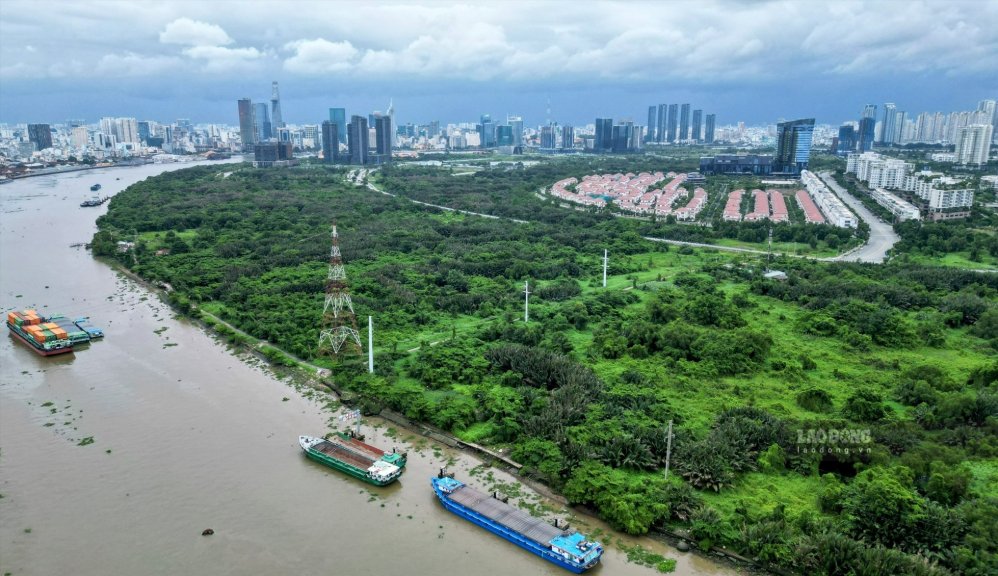Phía Khu đô thị mới Thủ Thiêm, điểm cuối dự án là khu đất trống, kết nối với đường Nguyễn Cơ Thạch. Ảnh: Anh Tú