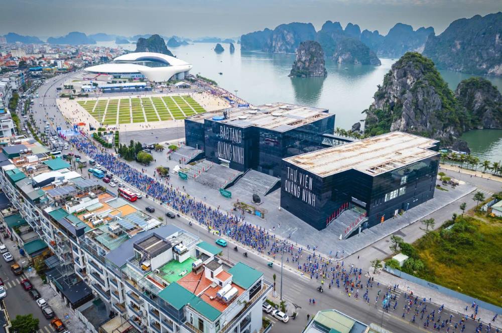 Ha Long Heritage International Marathon" has a track voted as one of the 50 most beautiful tracks on the planet. Photo: Organizing Committee of the "Ha Long Heritage International Marathon"