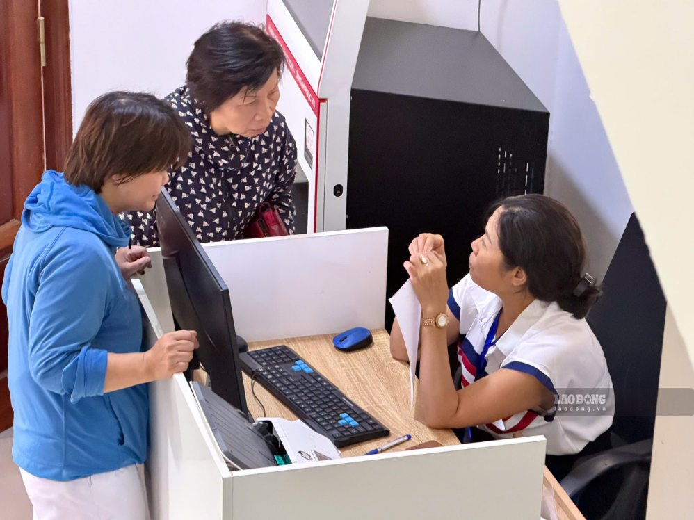 Quy định về đóng bảo hiểm xã hội được nhiều người dân quan tâm. Ảnh: Giang Linh
