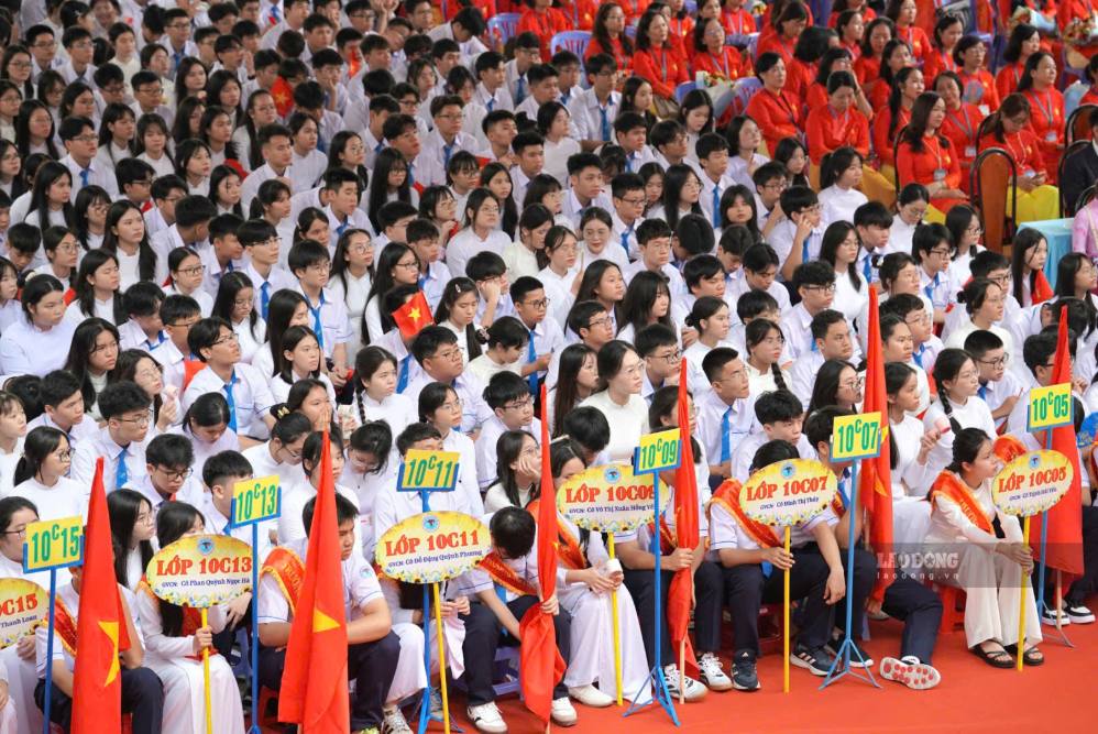 Ho Chi Minh City students on the opening day of the 2025-2026 school year. Photo: Chan Phuc