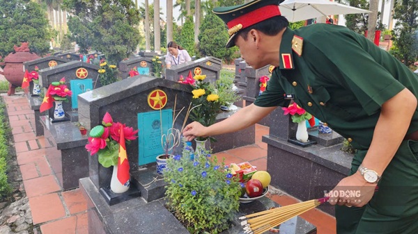 Tại Nghĩa trang Liệt sĩ Nhổn có 38 phần mộ chưa xác định được thông tin. Ảnh: Minh Hạnh