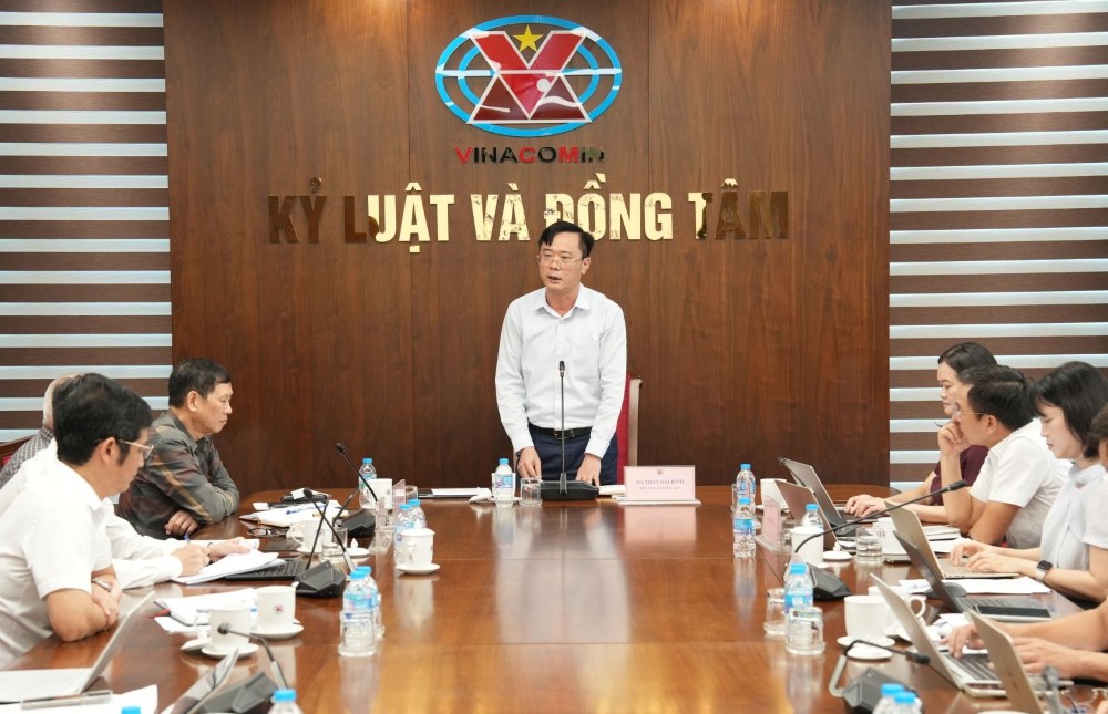 Deputy General Director of TKV Group Tran Hai Binh requested to focus on accelerating the progress of implementing the restructuring of Coal - Nong Son Power. Photo: Vinacomin