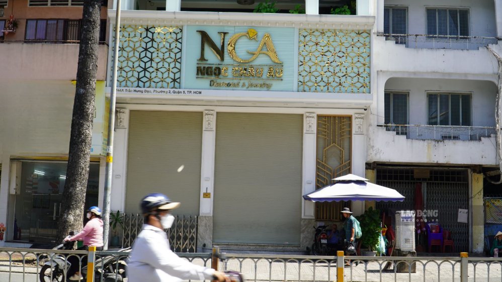 A series of recent fluctuations are putting the gold, silver and gemstone market under pressure to restore consumer confidence. Photo: Ngoc Le