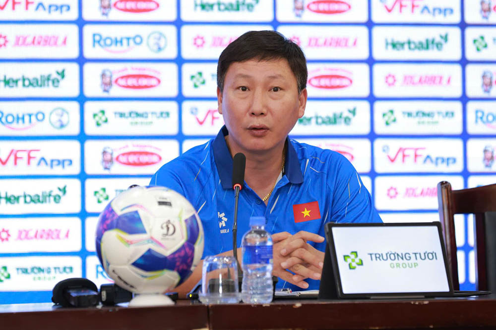 Coach Kim Sang-sik of the Vietnam national team. Photo: VFF