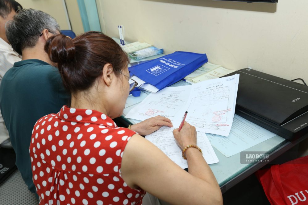 The Ministry of National Defense Office has publicly announced information, phone numbers to support, guide, and answer about the implementation of administrative procedures. Photo: Hai Nguyen