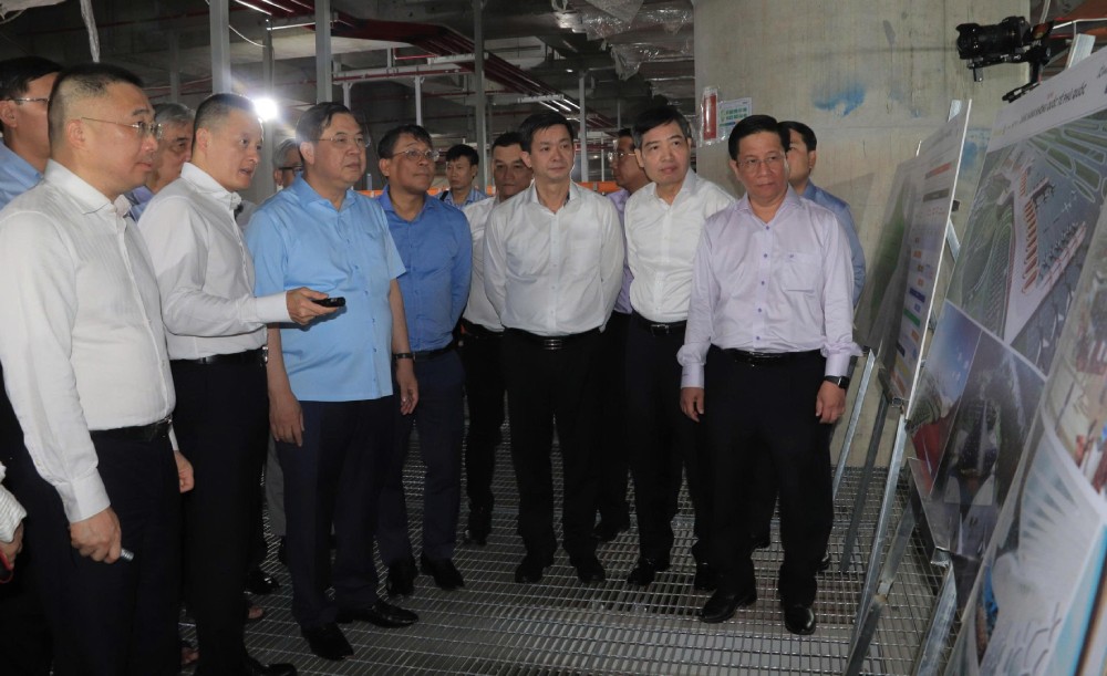 Phó Thủ tướng Thường trực Chính phủ Phạm Gia Túc cùng lãnh đạo Tỉnh ủy, UBND tỉnh An Giang kiểm tra tiến độ một số công trình, dự án trọng điểm phục vụ APEC tại Phú Quốc. Ảnh: Tiến Dũng/ Công an An Giang