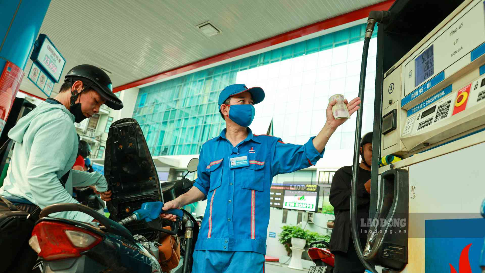 It is predicted that gasoline and oil prices will increase in the price adjustment session next week and will fluctuate according to the world market. Photo: Hai Nguyen