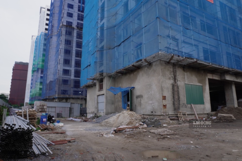 Khu nhà ở học sinh, sinh viên Pháp Vân - Tứ Hiệp tại Hà Nội đang được khẩn trương cải tạo, sửa chữa để chuyển đổi công năng thành nhà ở xã hội cho thuê. Ảnh: Như Hạ