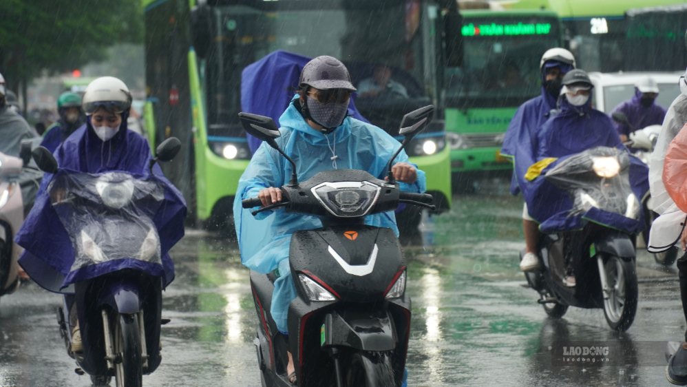 Weather forecast for tomorrow, August 3rd, Hanoi has showers and thunderstorms. Photo: Minh Vu