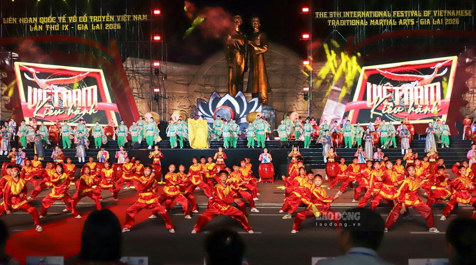 Opening act "Proud Vietnam". Photo: Hoai Phuong