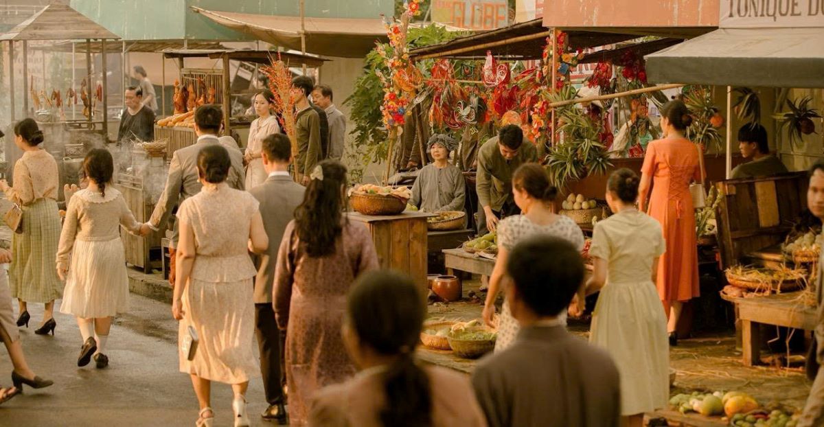 Movie scene mobilizing extras in "Sisters and Sisters 2". Photo: Film crew provided
