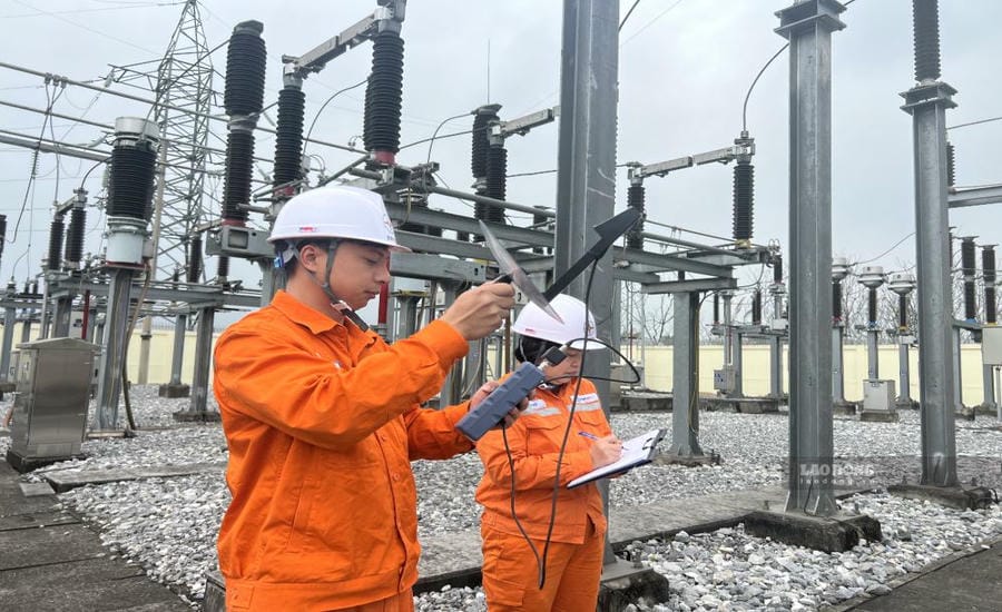 Ensuring safe, stable, and continuous power supply is an urgent requirement, of particular importance to the country's development. Photo: Anh Tuan