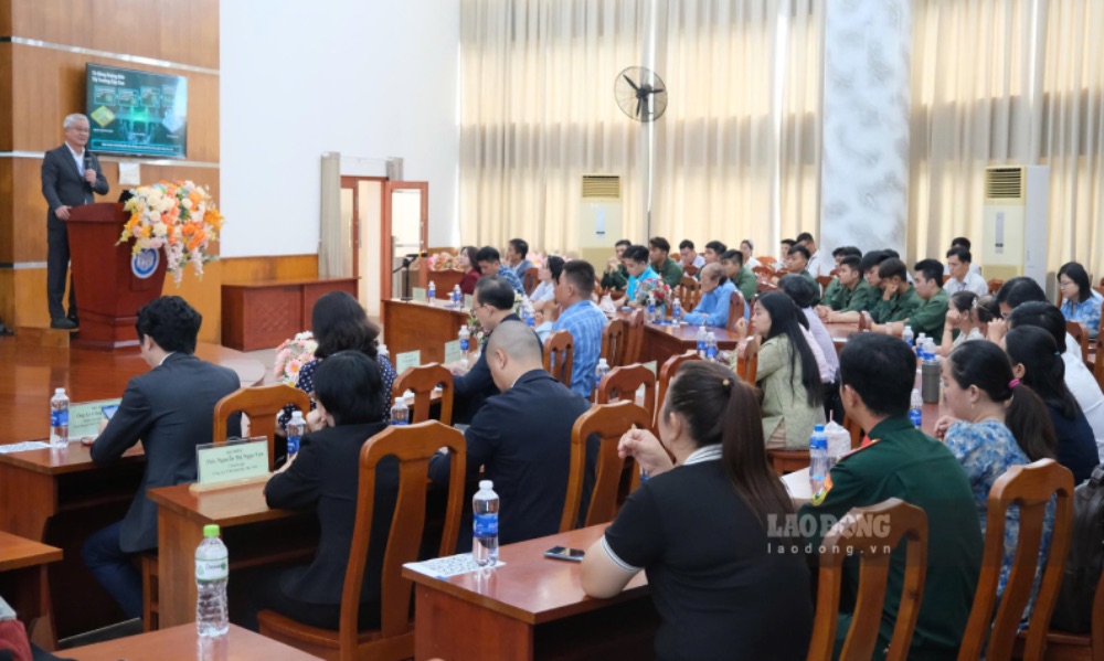 Conference scene. Photo: Quoc Vinh