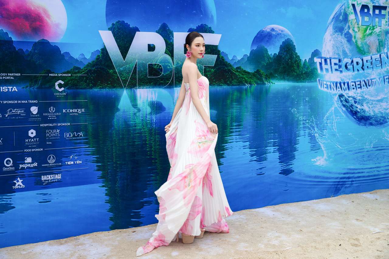 Tô Diệp Hà cho biết cô đánh giá cao chất lượng thí sinh của Miss World 2026. Theo người đẹp, mỗi thí sinh đều có màu sắc riêng và sự tự tin khi xuất hiện trước công chúng.