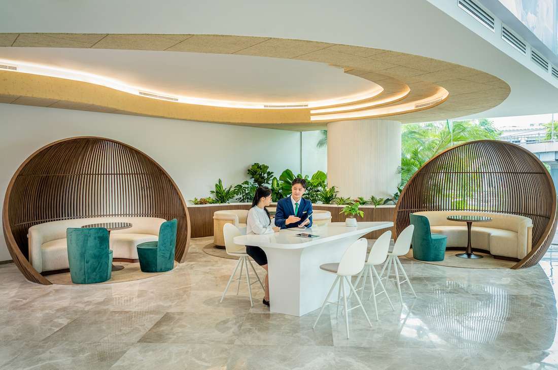 VPBank is the pioneer bank in applying paperless transactions at the counter. Photo: VPBank