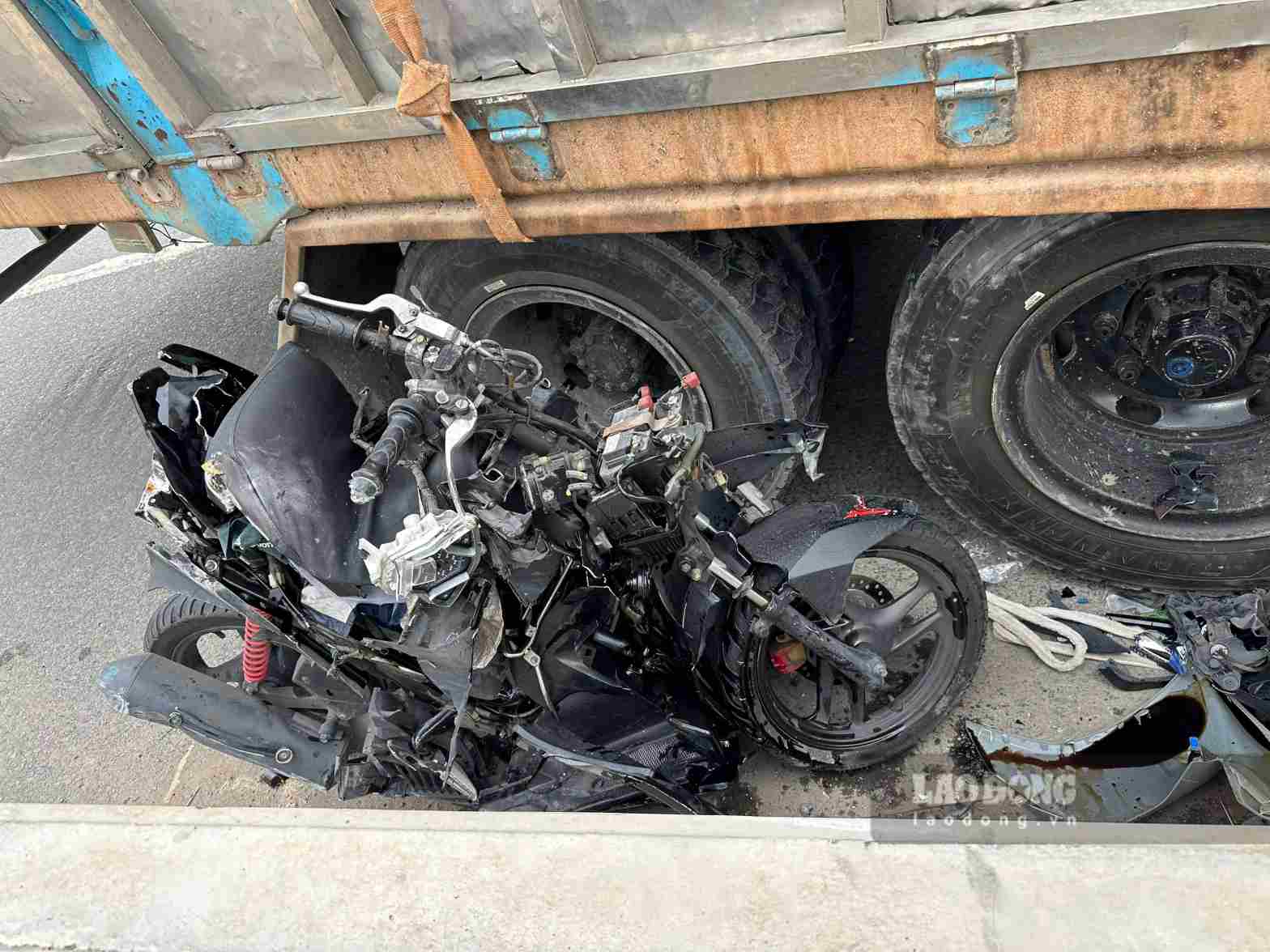 Scene of the accident that killed 1 person and injured 2 others. Photo: Dinh Trong