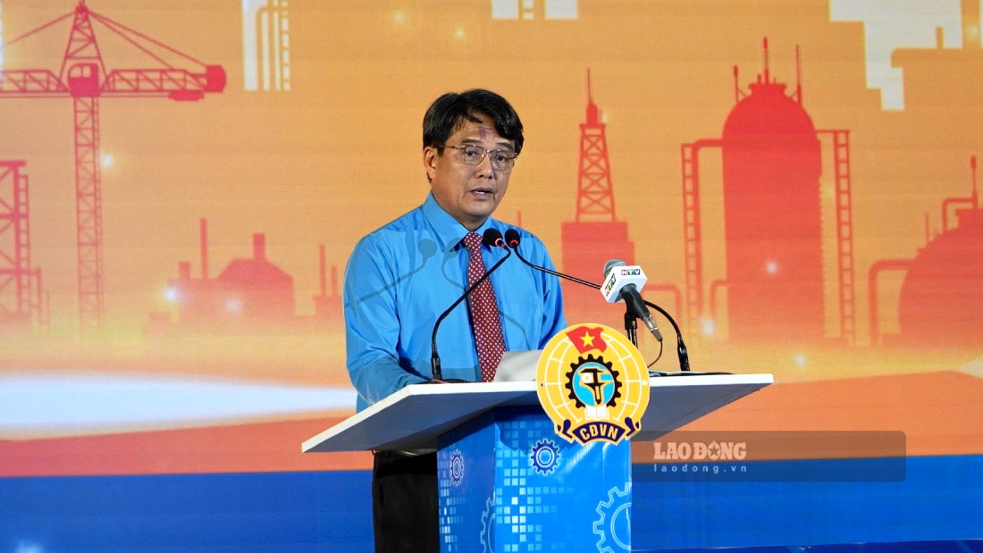 Ông Bùi Thanh Nhân - Chủ tịch LĐLĐ TPHCM phát biểu tại chương trình. Ảnh: Mai Anh.