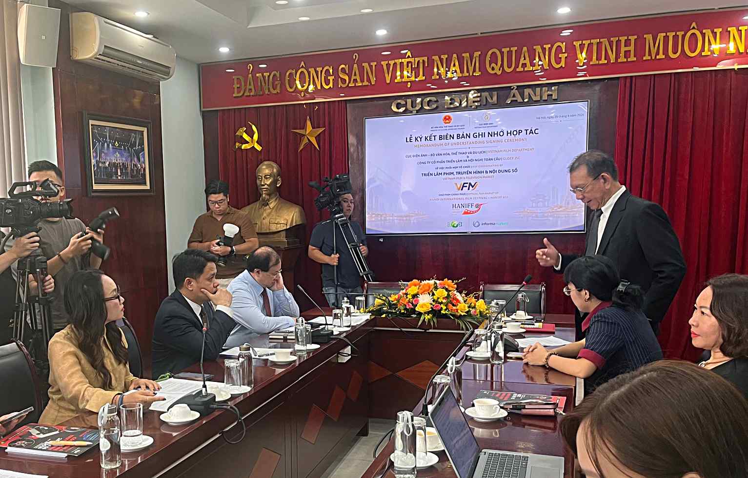 Mr. Wong Chiang Tat, Chairman of the Board of Directors of GLOEX speaks. Photo: Department of Cinema