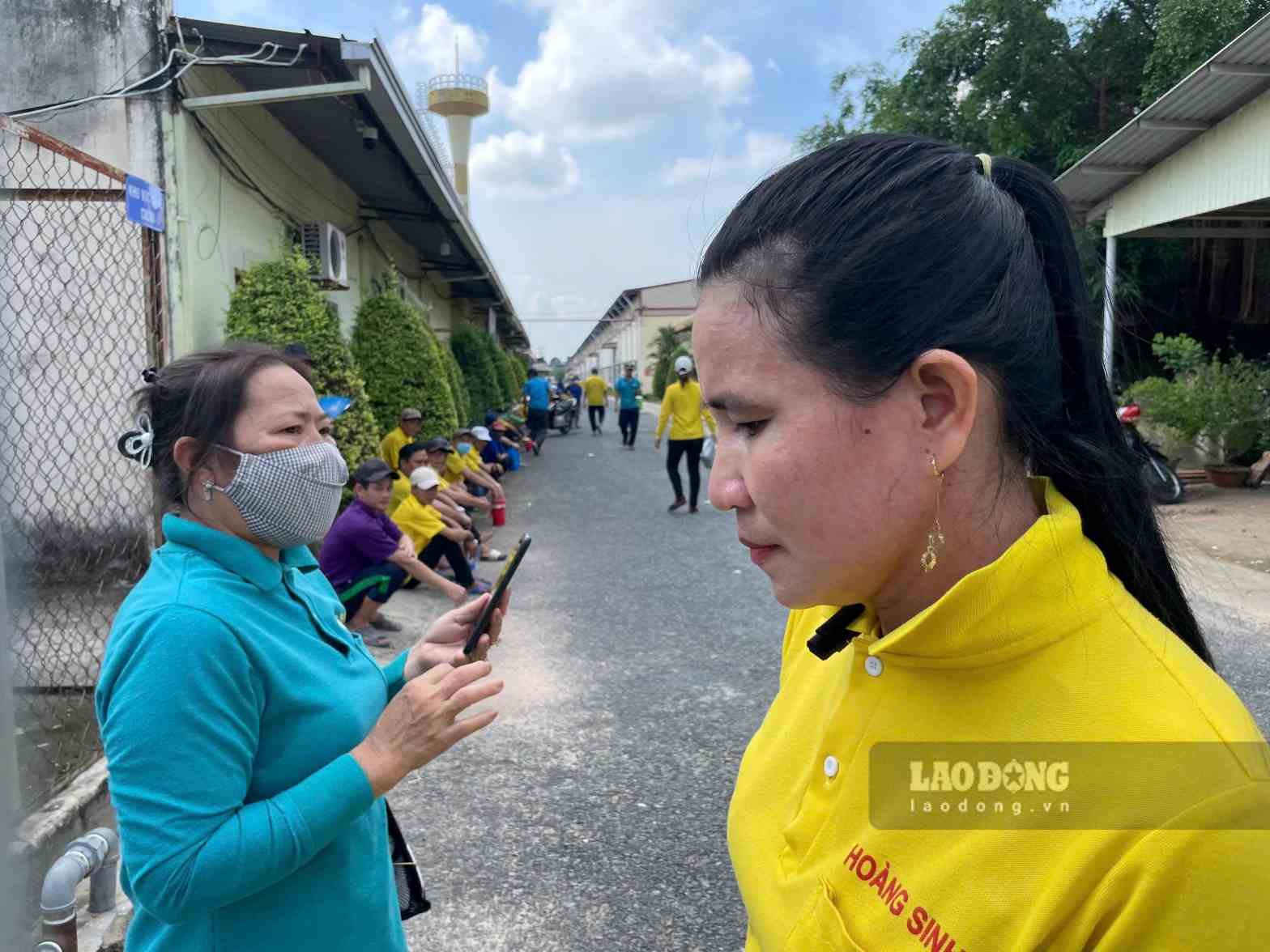 Công nhân bị Công ty Hoàng Sinh nợ lương, nợ BHXH. Ảnh: Đình Trọng