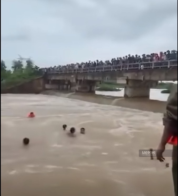 The scene of the drowning that killed a man in Giai Lac commune. Photo: Pham Chung