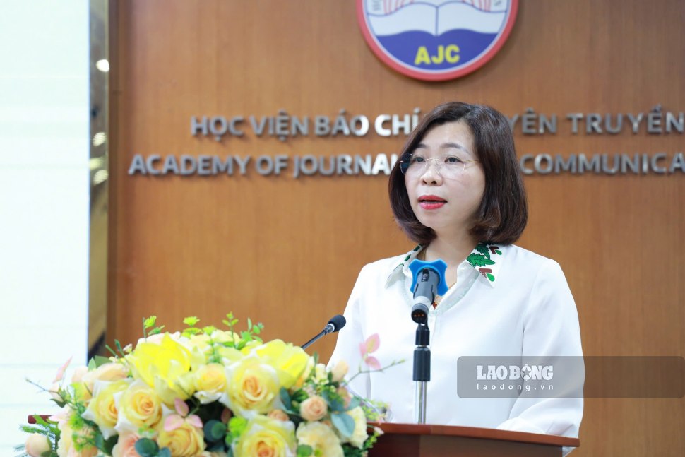 PGS.TS Nguyễn Thị Trường Giang, Phó Giám đốc Học viện Báo chí và Tuyên truyền phát biểu tại Hội thảo. Ảnh: Trần Vương