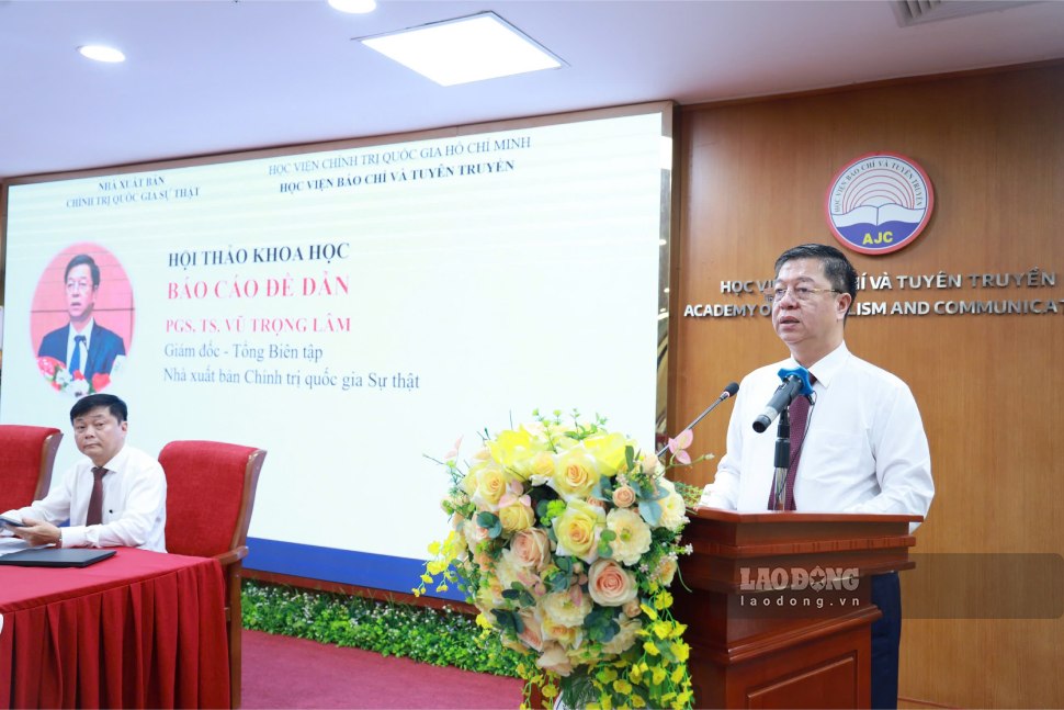 Assoc. Prof. Dr. Vu Trong Lam - Director - Editor-in-Chief of the National Political Publishing House Truth - said that propaganda and dissemination of political theory in cyberspace are facing new requirements. Photo: Tran Vuong