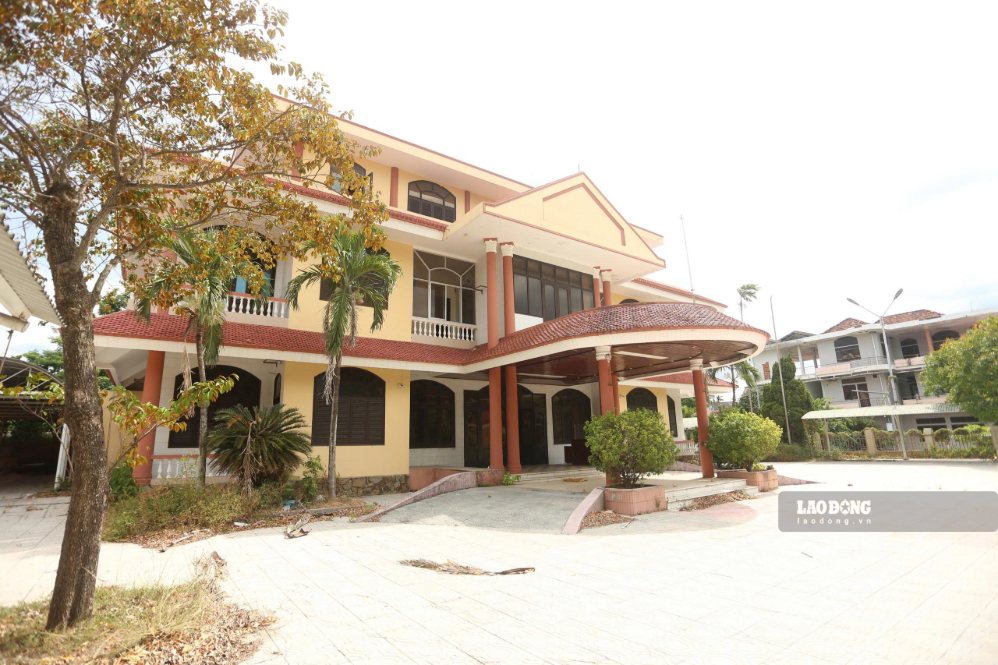 An abandoned public headquarters in the southern area of Quang Tri province. Photo: Hung Tho