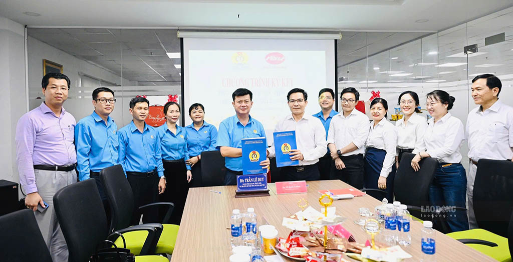 Tay Ninh Provincial Labor Federation and Bibica join hands to improve welfare for workers. Photo: Huynh Du