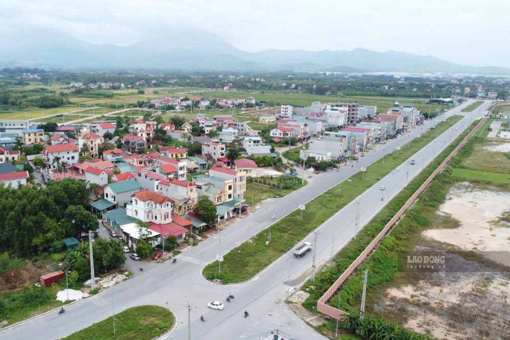 Các tuyến đường dưới chân núi Tam Đảo tại khu vực Vĩnh Phúc được đầu tư khang trang, hiện đại. Ảnh: Tô Công
