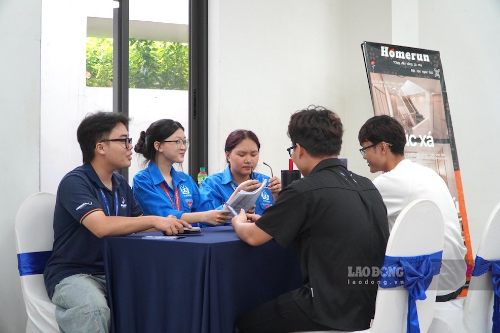 Tân sinh viên nhập học tại Đại học Phenikaa trong các ngày 17