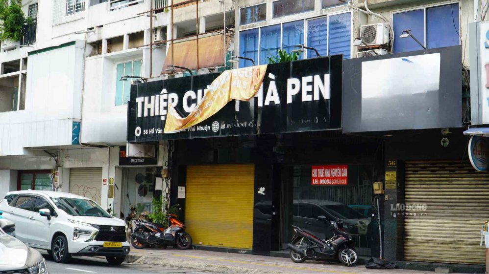 Nhiều cửa hàng váy cưới từng hoạt động nhộn nhịp nay đã trả mặt bằng