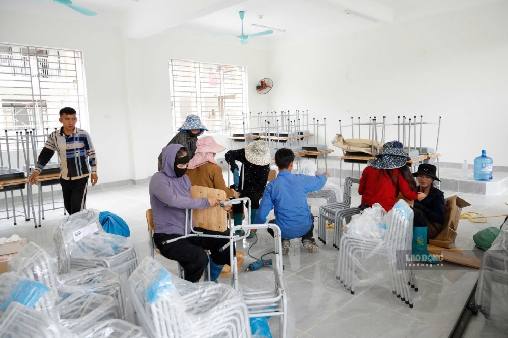 Thiết bị lớp học đã sẵn sàng đón học sinh. Ảnh: Thành An.