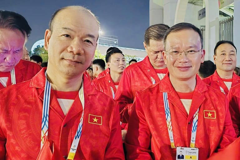 Mr. Nguyen Hong Minh (right) is expected to take on the task of Head of the Vietnamese Sports Delegation to ASIAD 20. Photo: Truong Duc Anh