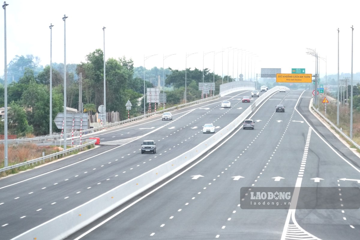 Bien Hoa - Vung Tau expressway currently only allows cars under 9 seats to circulate. Photo: Thanh An