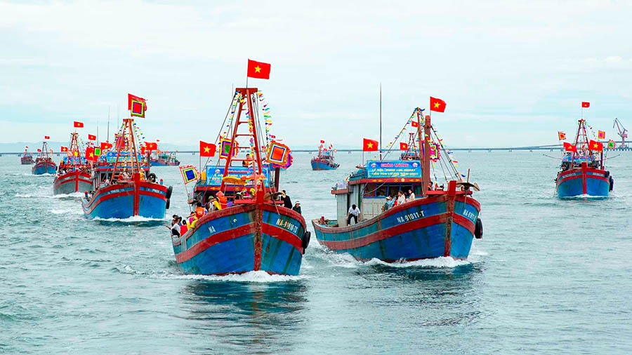 Boats of fishermen's families participating in the Vong Nghinh festival in the Phuc Luc Ngoat festival. Photo: E-Portal of the Ministry of Ethnic Minorities and Religions