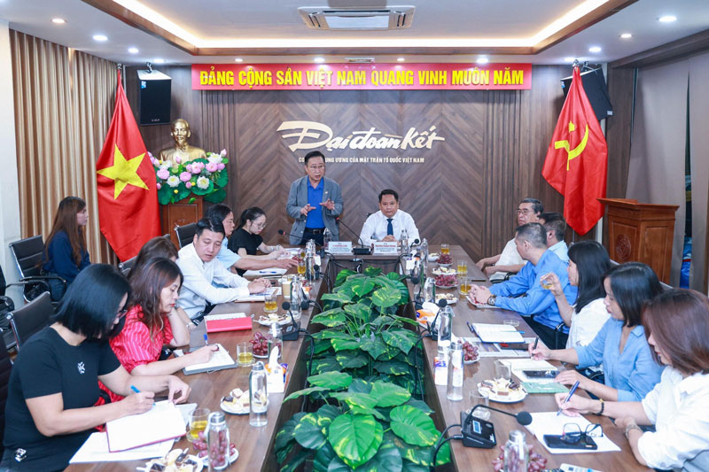 Overview of the reception and working session between Dai Doan Ket Newspaper and the working delegation led by Mr. Ly Xuong Can. Photo: Quang Vinh.