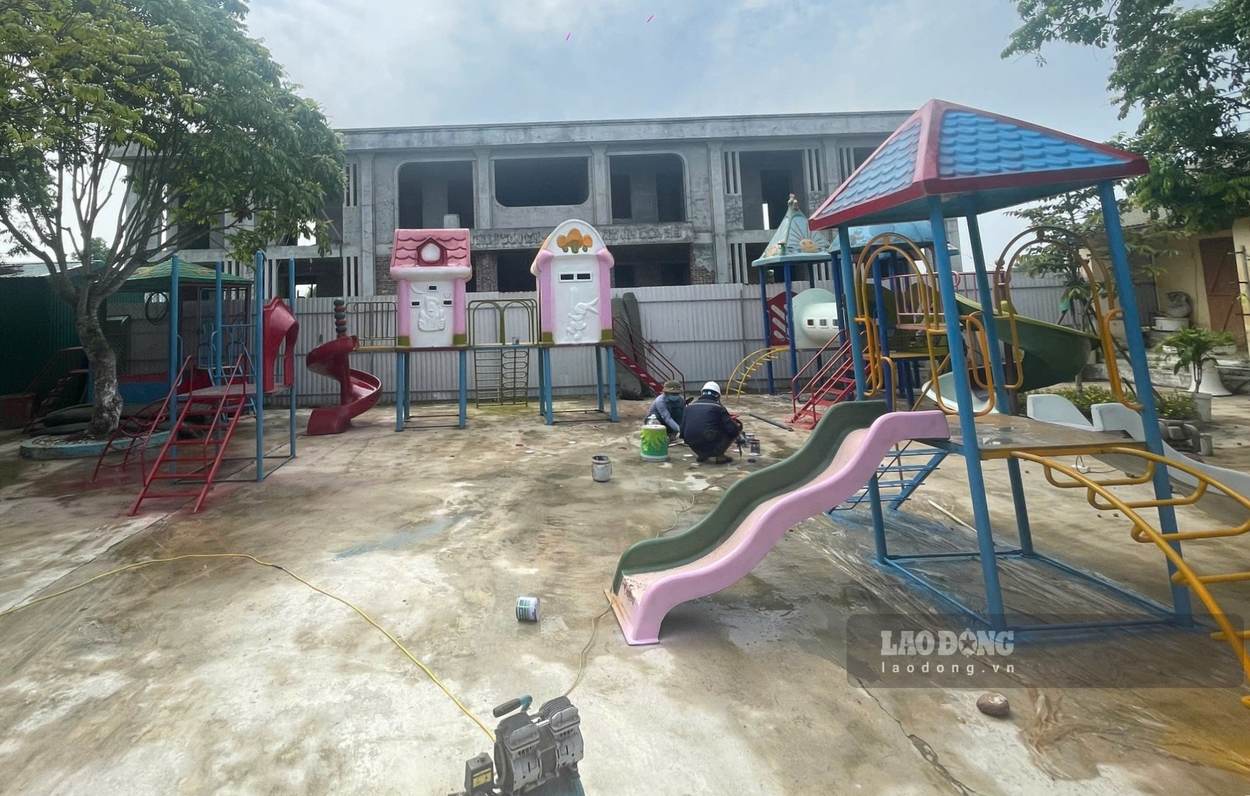 Sau sắp xếp, các trường học tại Ninh Bình đang bắt tay vào công tác chuẩn bị cho lễ khai giảng năm học mới. Ảnh: Nguyễn Trường