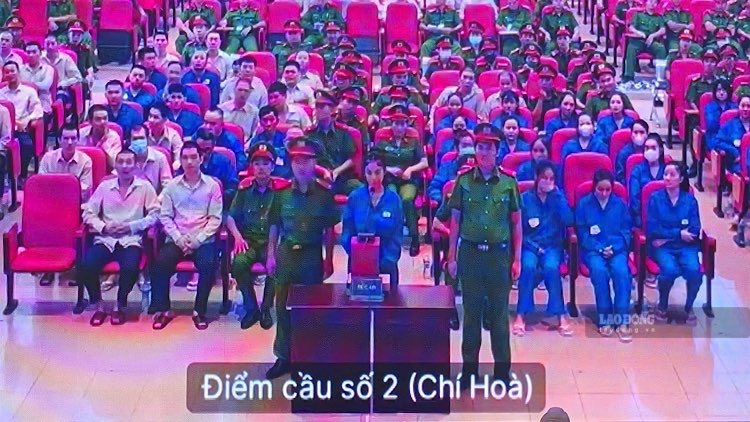 La "fée" Trúc Phương raconte la raison pour laquelle elle s'est embourbée dans la drogue. Photo: Hữu Đăng