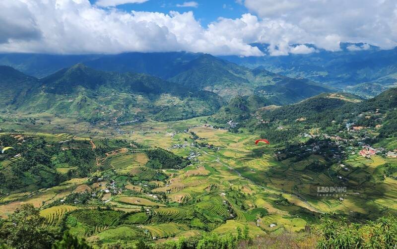 Mu Cang Chai terraced fields are dressed in brilliant yellow in the ripe rice season. Photo: Bao Nguyen