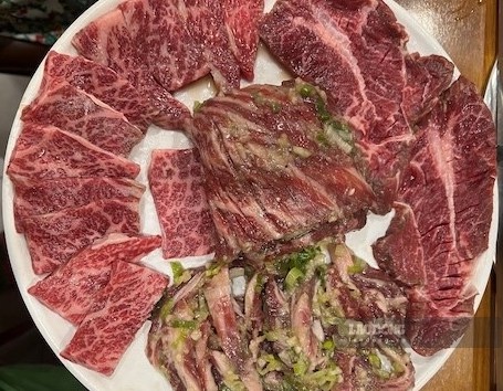 Red meat (rich in purines) should be limited in the diet to help control uric acid. Photo: Quang Minh.