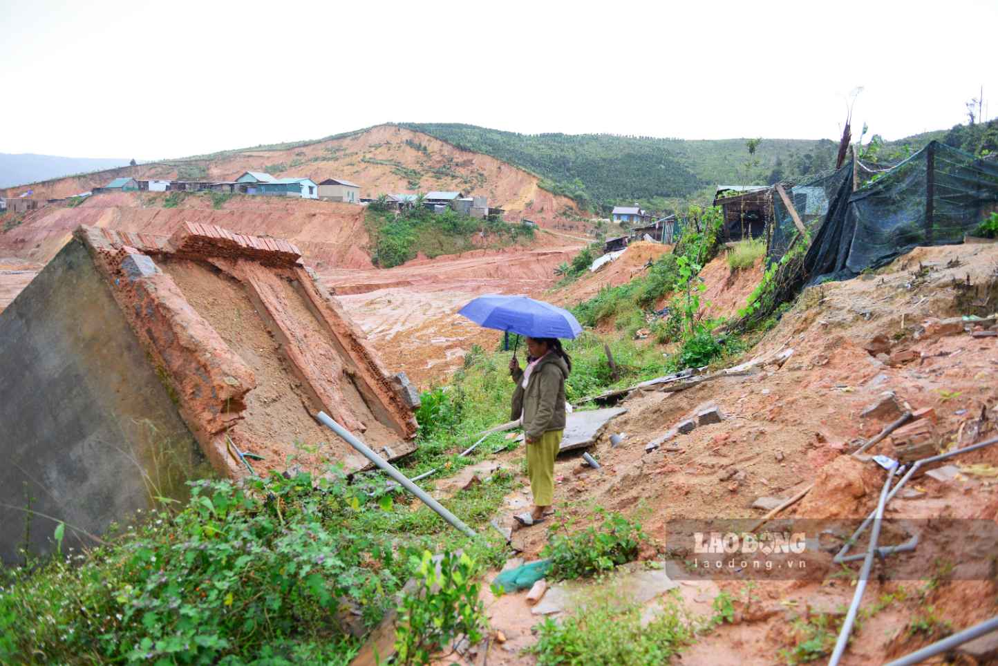 Cần có giải pháp bảo đảm an toàn cho người dân trong vùng sạt lở tại Đưng K'Nớ 5. Ảnh: Phúc Khánh