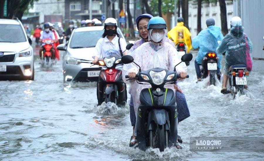 The drainage system is not complete, every time it rains, Ca Mau is deeply flooded. Photo: Nhat Ho